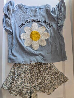 Bearpaw Set - T-shirt and Shorts - Ruffles, Daisy, Live Life in Full Bloom